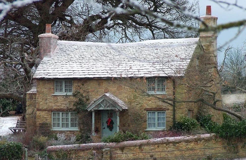 The quintessential English cottage in The Holiday // Universal Pictures