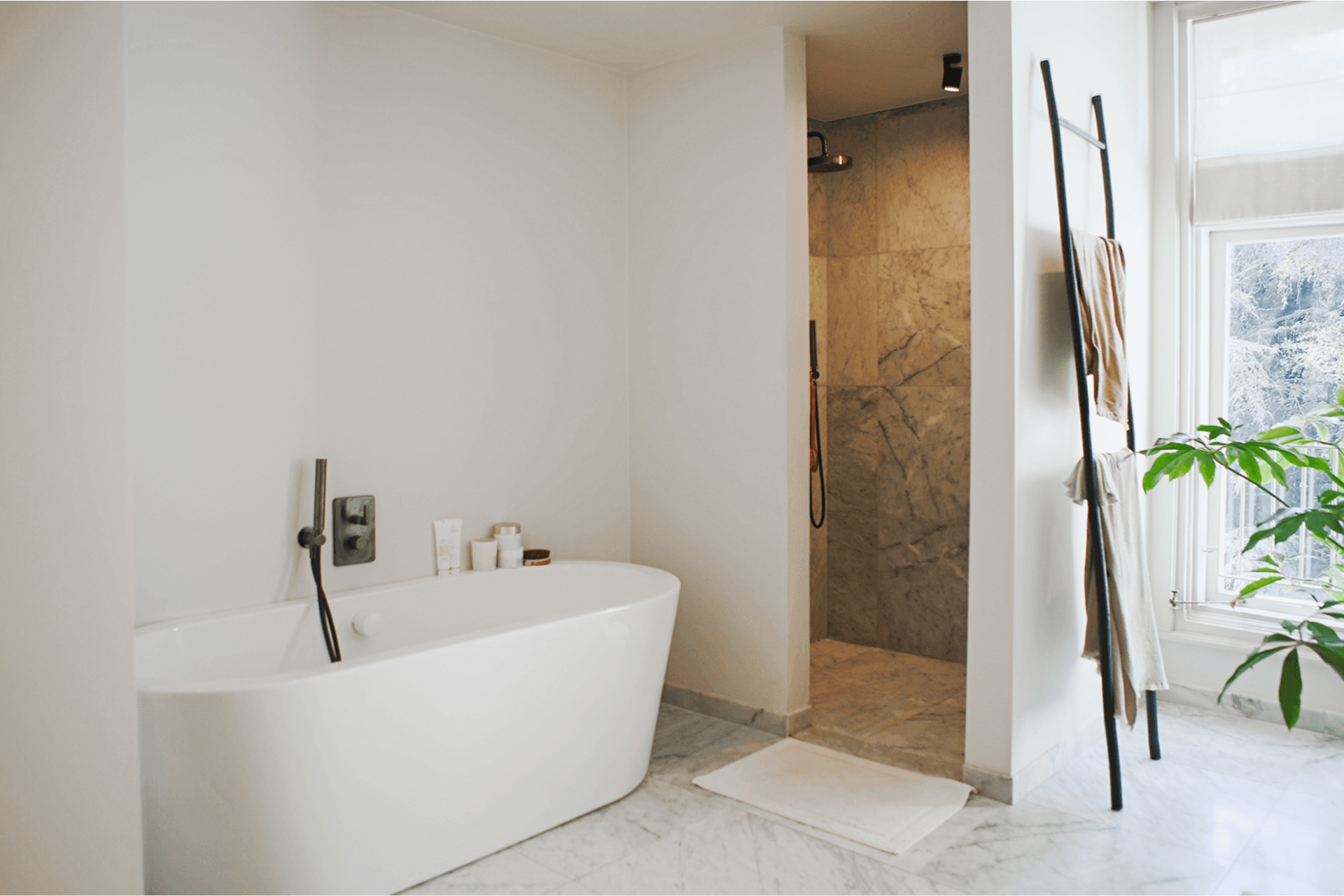 Once you're soaking in this tub in Amsterdam, all of your house swapping fears will melt away.