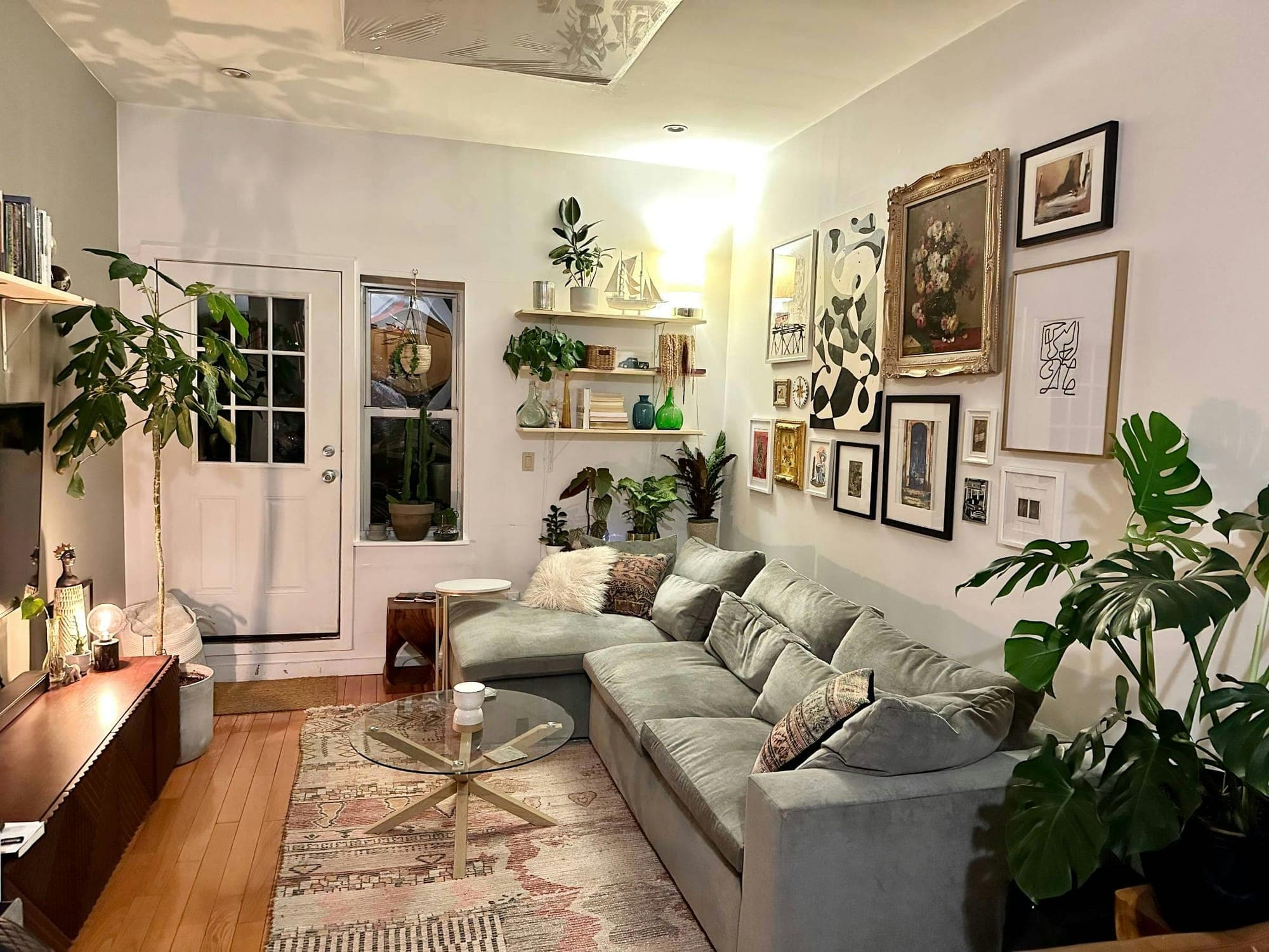 Fiona made herself at home in this Kindred apartment in brownstone-lined Brooklyn.